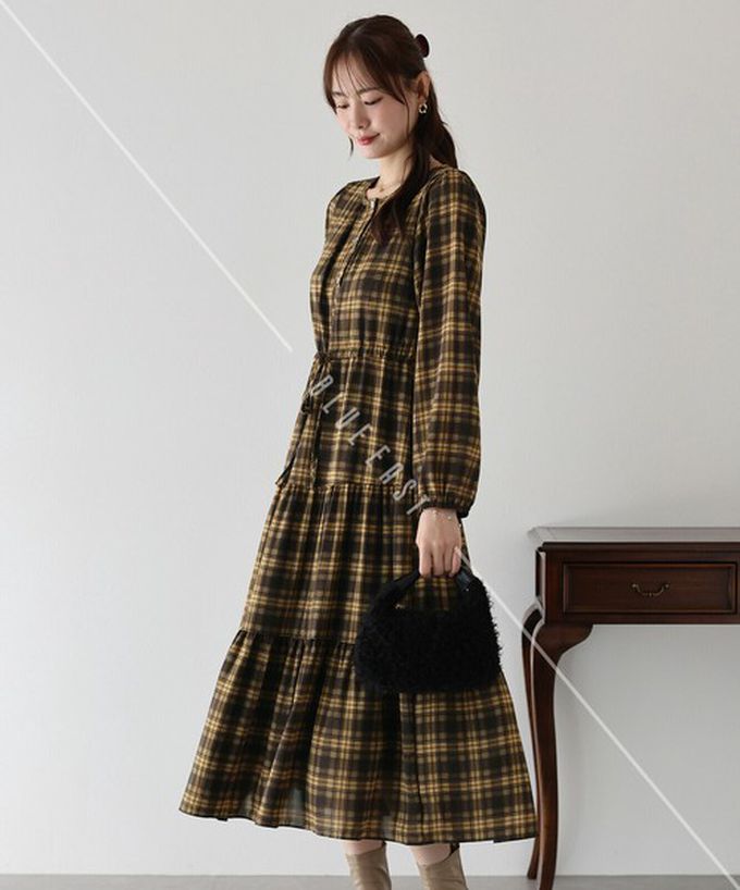 日本 BLUE EAST - 經典低調格紋分層束腰長袖洋裝-海軍藍