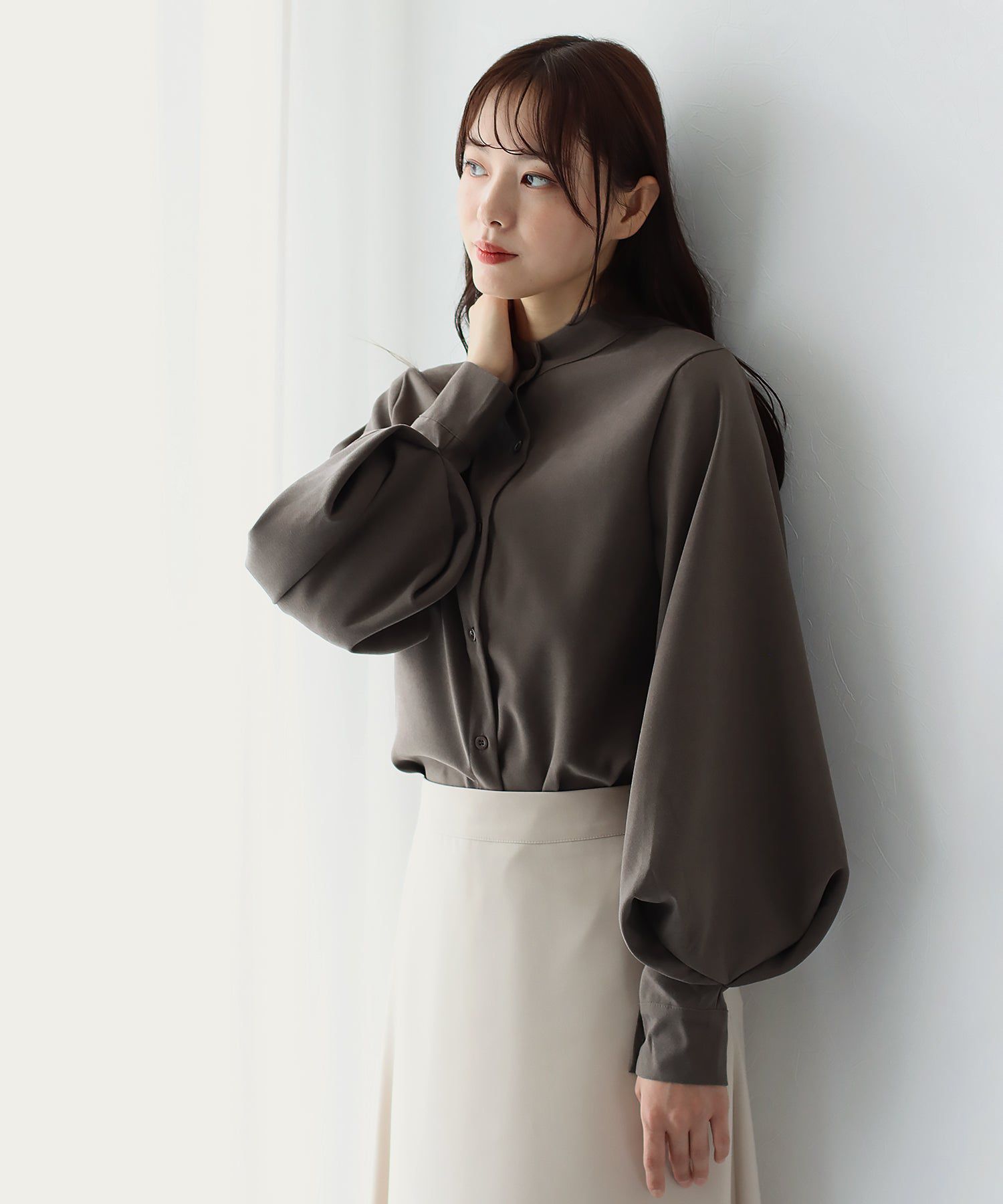 日本 BLUE EAST - 知性小立領氣球長袖襯衫-淺粉