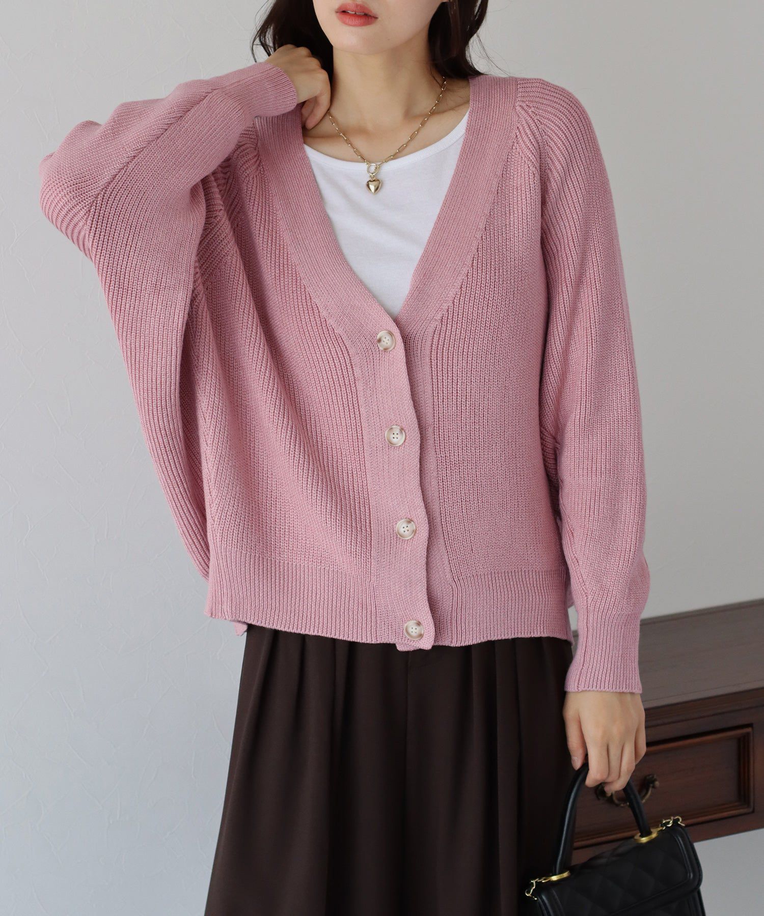 日本 BLUE EAST - 百搭V領彈性針織外套-米杏