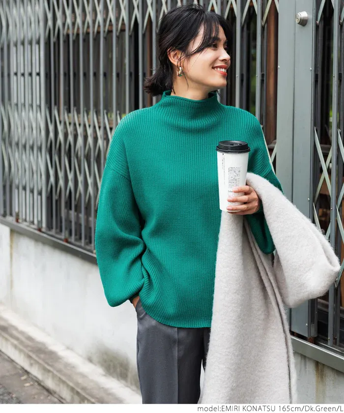 日本 COCA - 立領修身坑條落肩針織毛衣-米杏