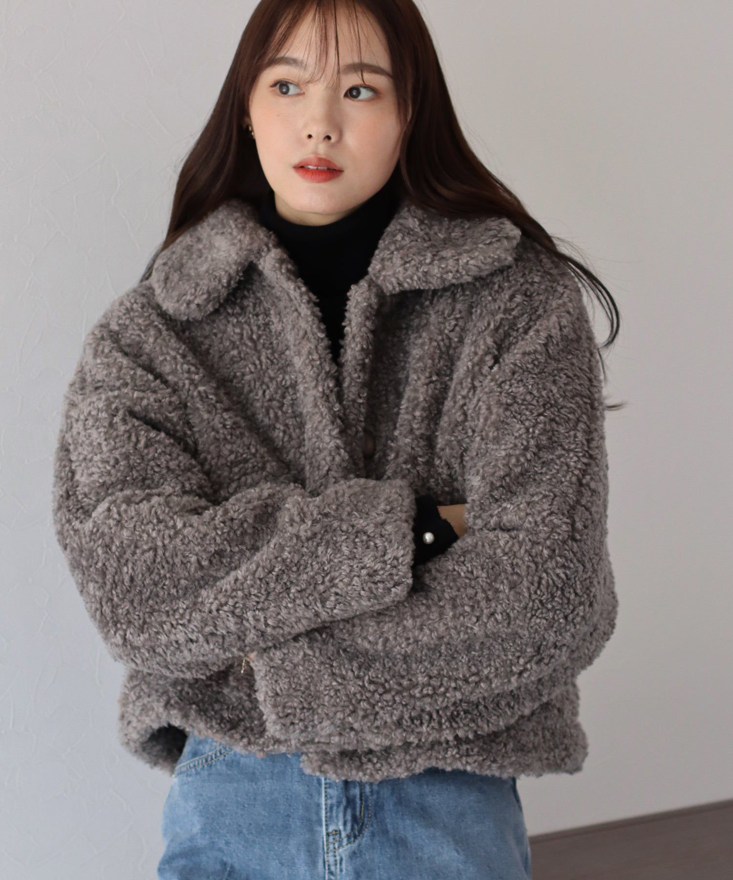 日本 BLUE EAST - 輕盈絨毛圓領短版外套-深咖啡