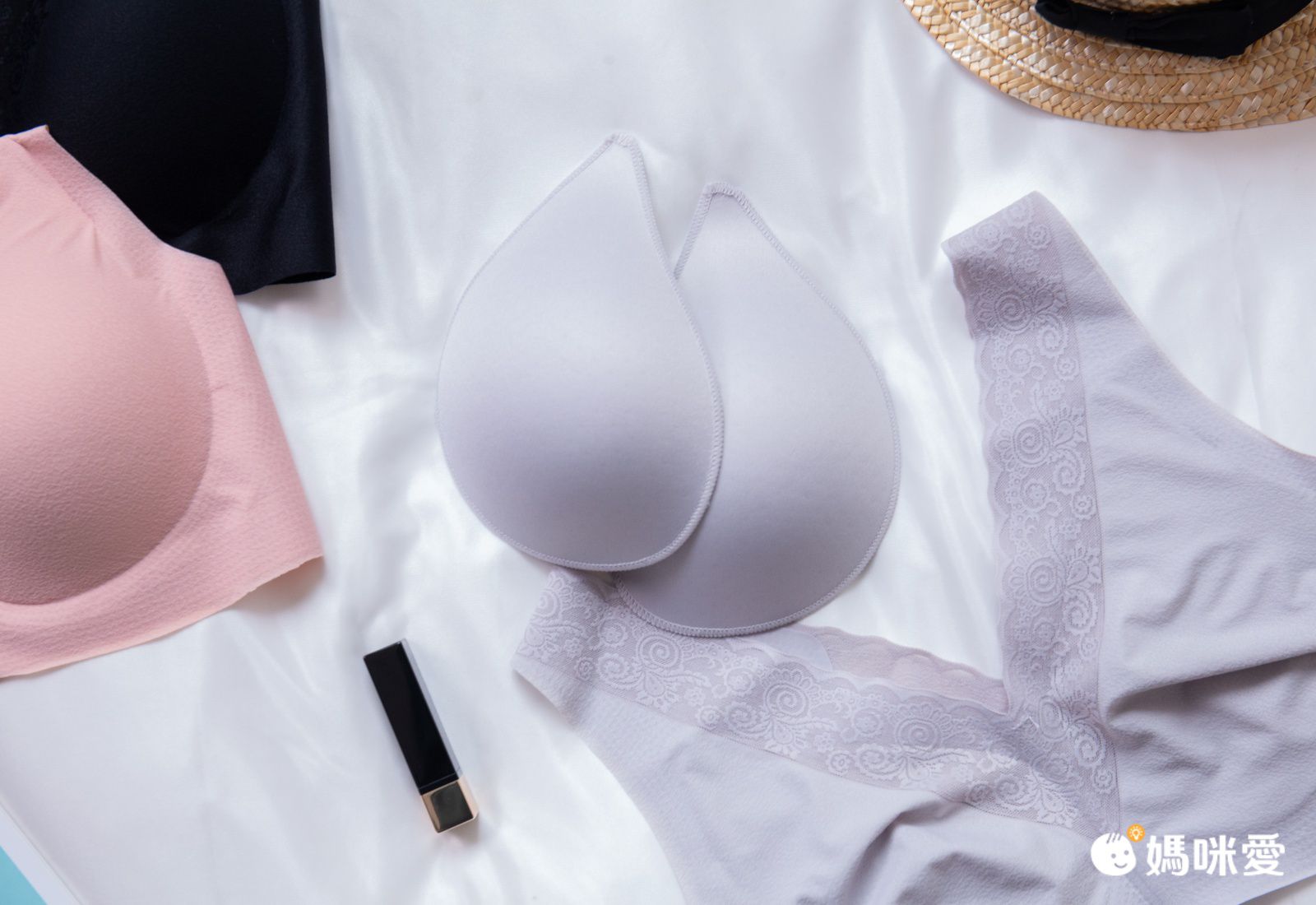 香茉 CHANMODE - 細緻雲柔感V領貼合無痕內衣-細肩款-黑-內衣x1件