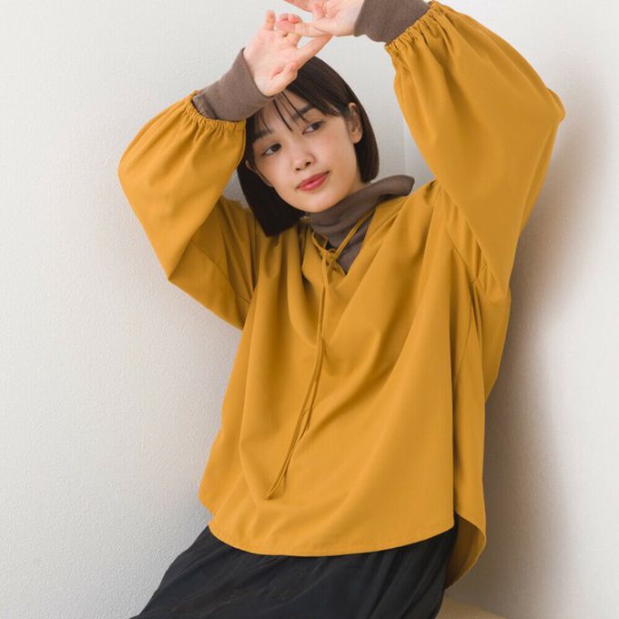 日本 OMNES - 柔滑科技棉 俐落感綁帶澎袖上衣-條紋-藍