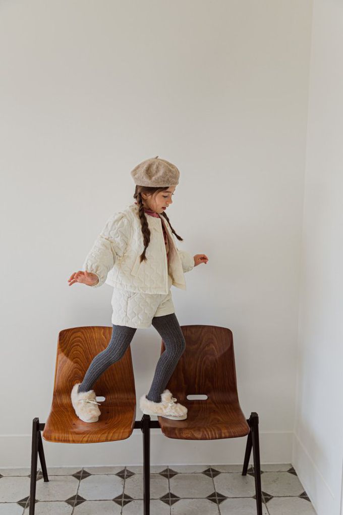 韓國 Berryberry - 高貴圓形壓紋短褲-奶油白