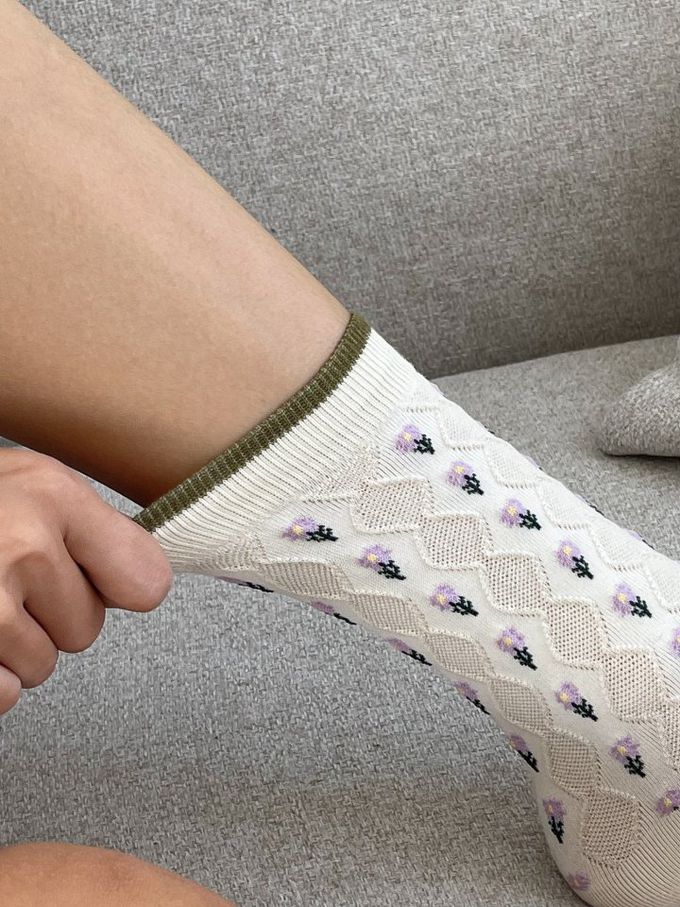 韓國Marian - 花紋鬆餅格紋中筒襪-橄欖綠 (Free)