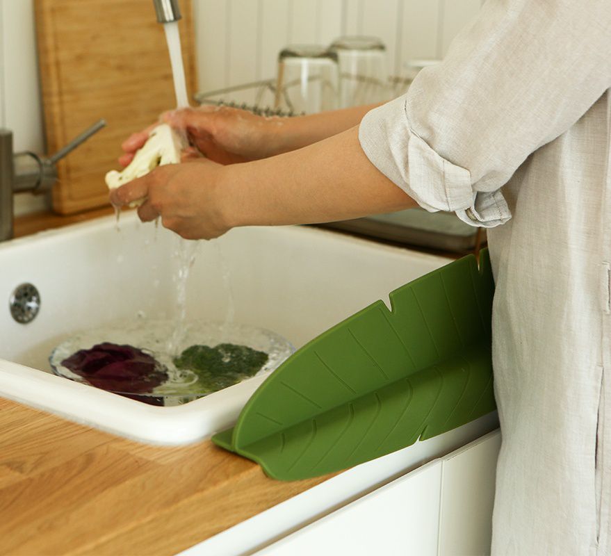 韓國 Daily Like - 矽膠吸盤擋水片-臘腸狗 (長50cm, 寬6cm, 高15.5cm)