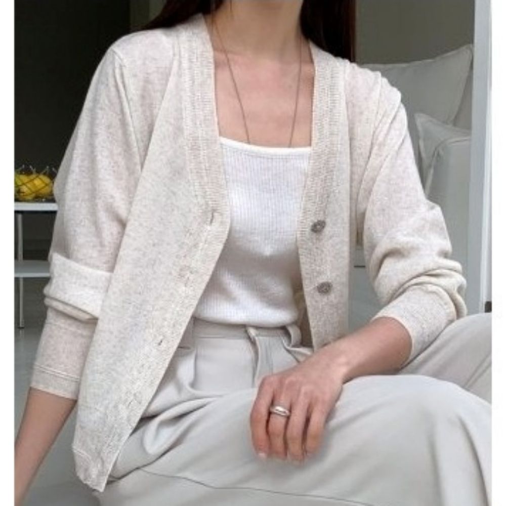 韓製 清爽棉麻鑽石釦V領針織外套-燕麥米 (FREE)