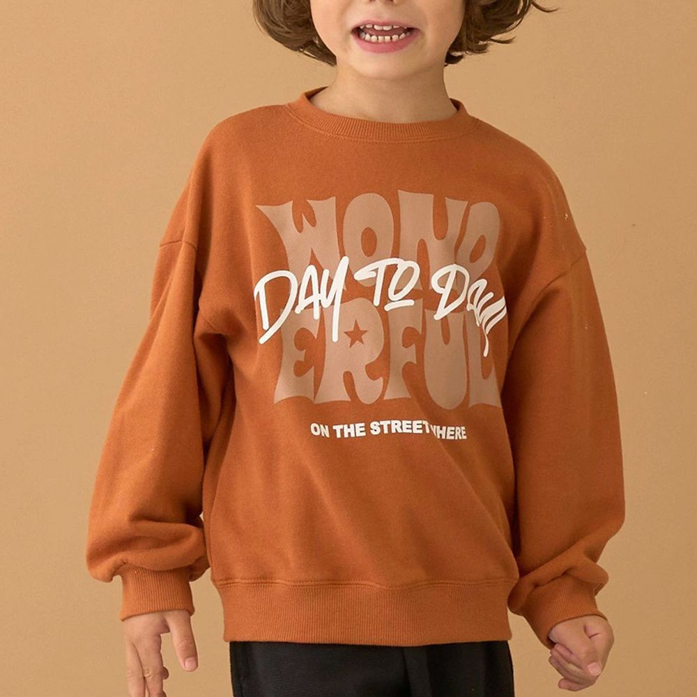 100%棉 美式印花縮口大學長袖上衣-橘棕