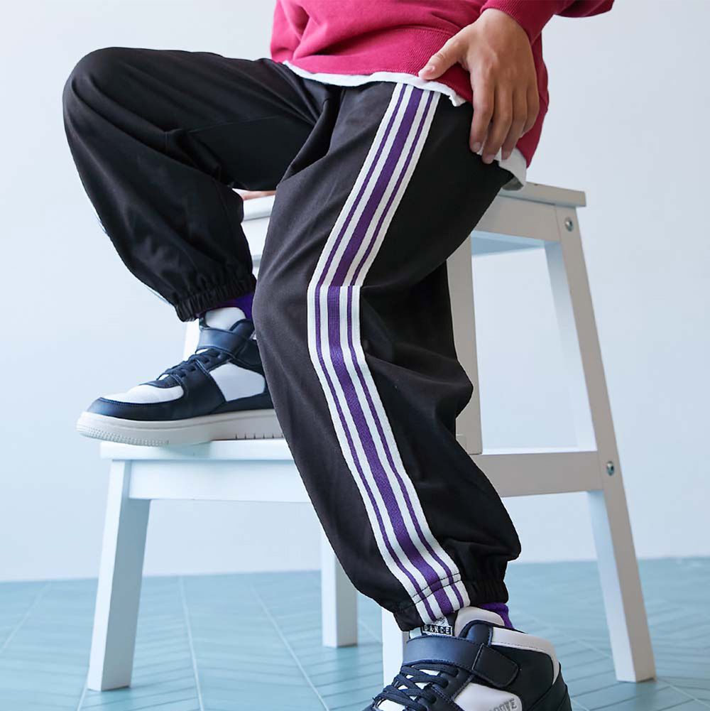 [快乾防皺] 運動風輕盈束口長褲-多線條-黑