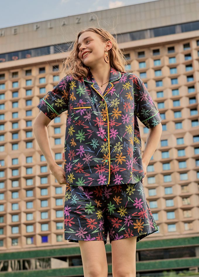 韓國 ULLALA - (情侶款)彩繪花口袋短袖睡衣套裝-女款-藍黑 (FREE)