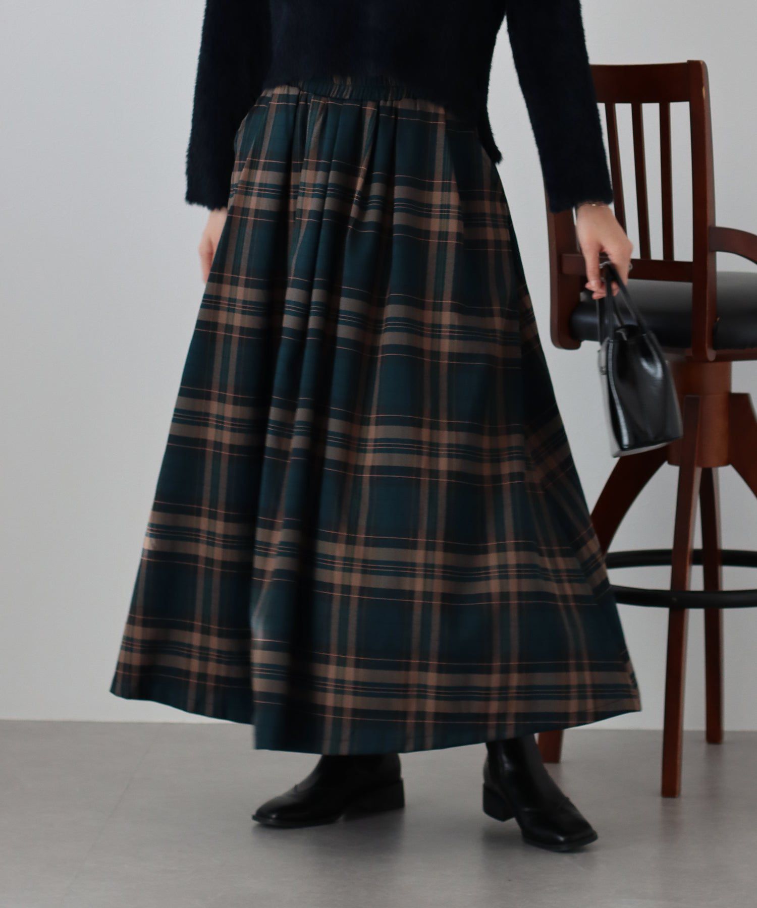 日本 BLUE EAST - [經典推薦]英倫格紋傘狀修身長裙-酒紅