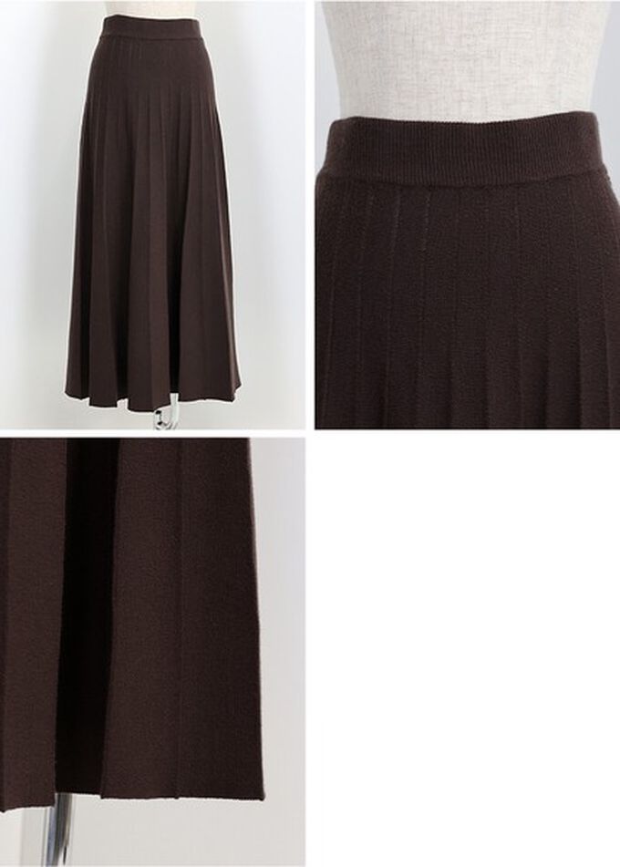 日本 BLUE EAST - 金釦滾邊針織上衣+優雅百摺長裙(2件組)-米x酒紅