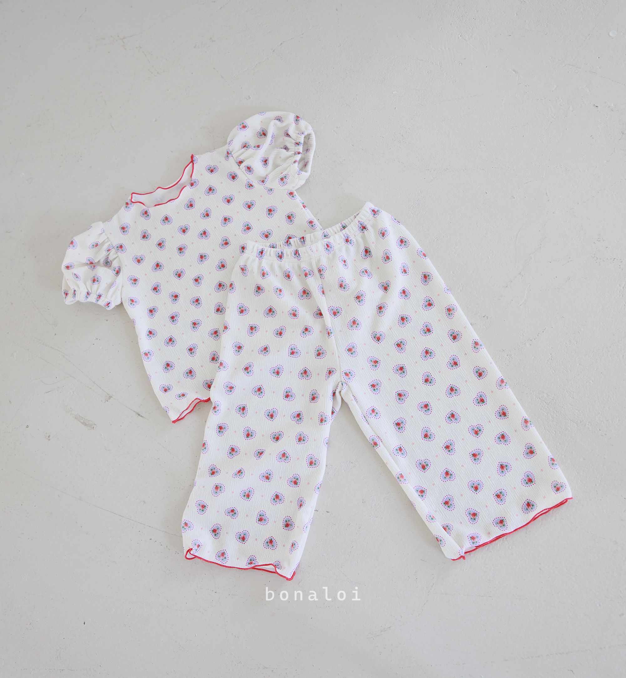 韓國 Bonaloi - 滿版愛心泡泡袖捲邊套裝-淺粉紅