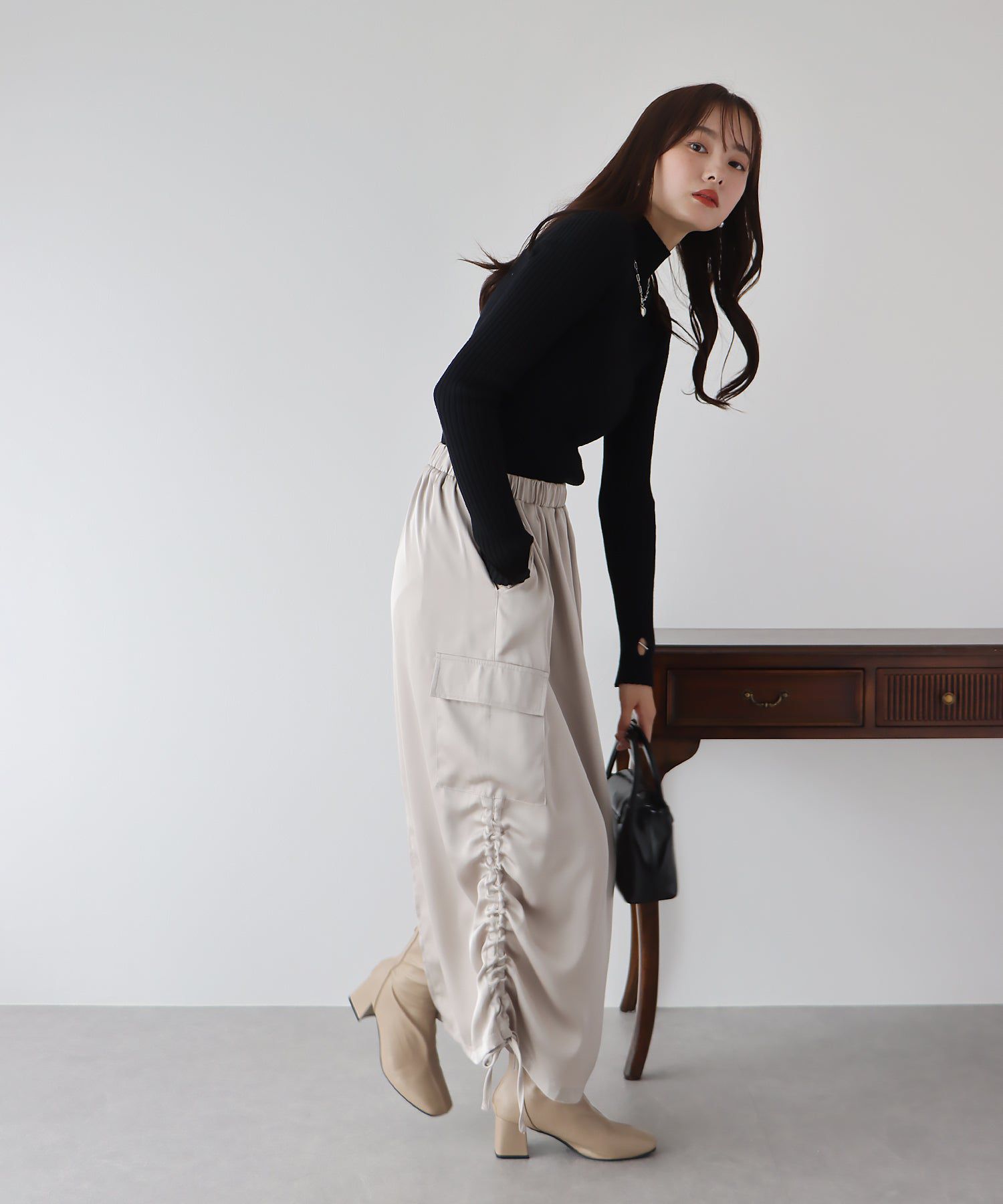 日本 BLUE EAST - 帥氣側抽繩工裝裙-深灰