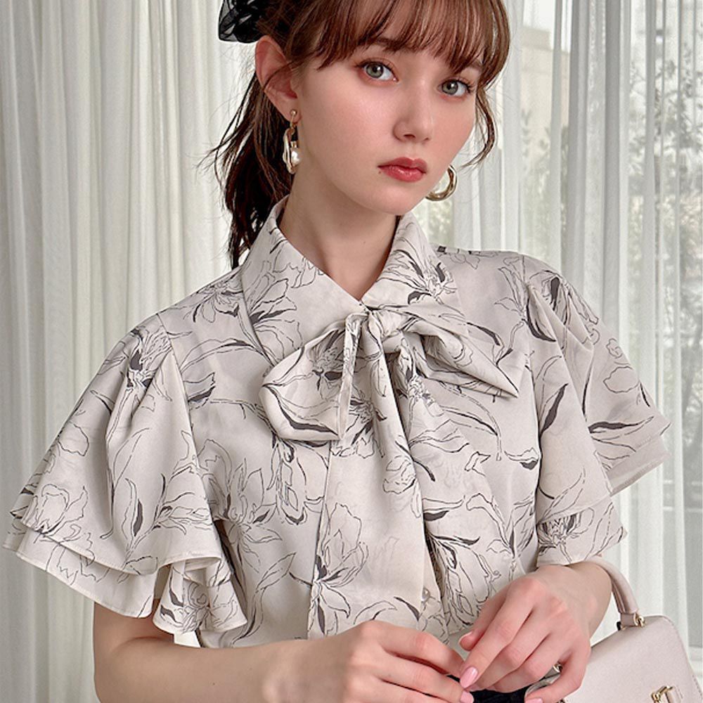 日本 GRL - 花朵線條蝴蝶結雪紡短袖上衣-優雅杏