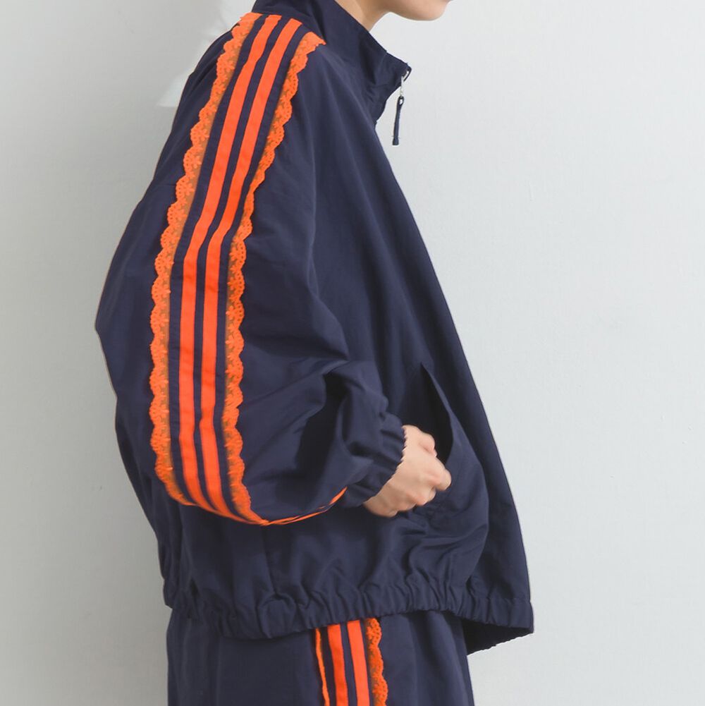 蕾絲點綴輕盈尼龍運動風外套-海軍藍