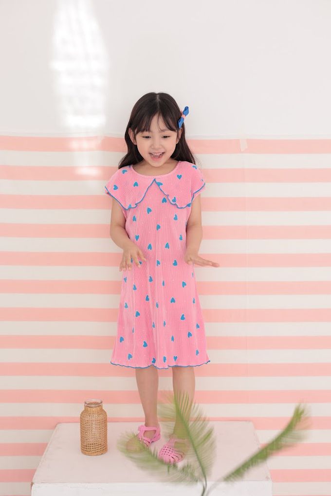 韓國 Dalla - 心紋細褶荷葉點綴連身洋裝-粉