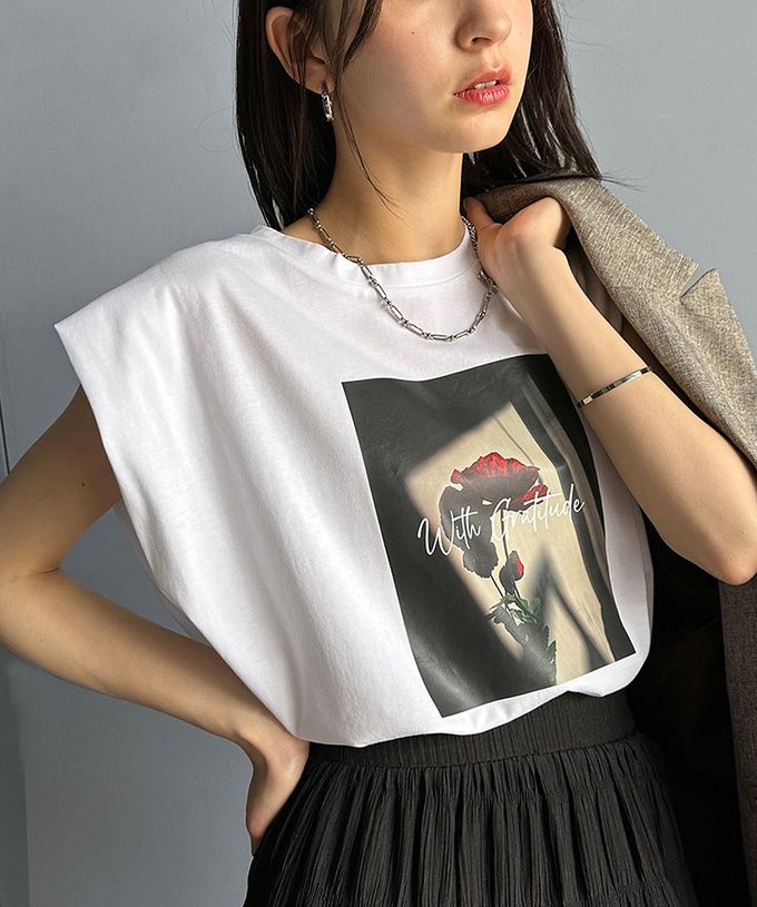 日本 Classical Elf - 華麗花朵俐落感法式袖上衣-炭灰