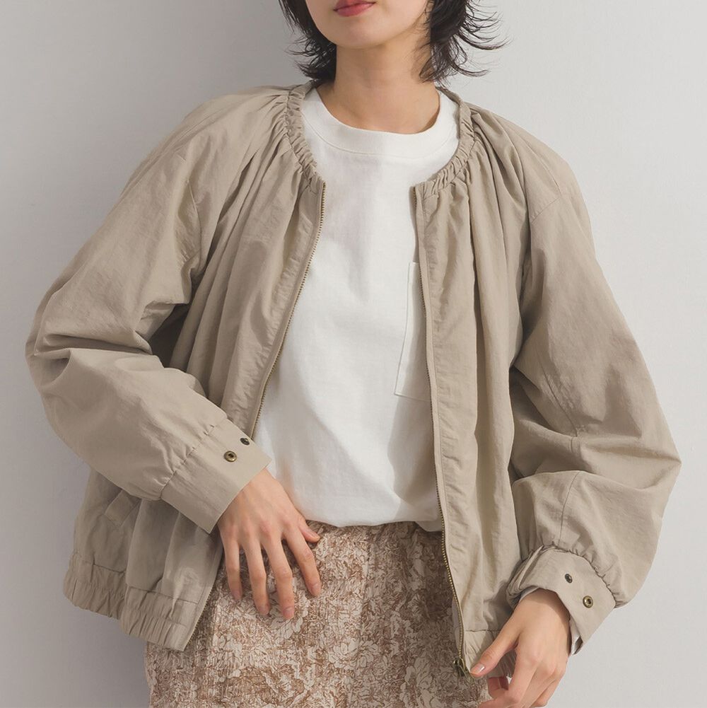 皺褶圓領防潑水霧面尼龍外套-卡其