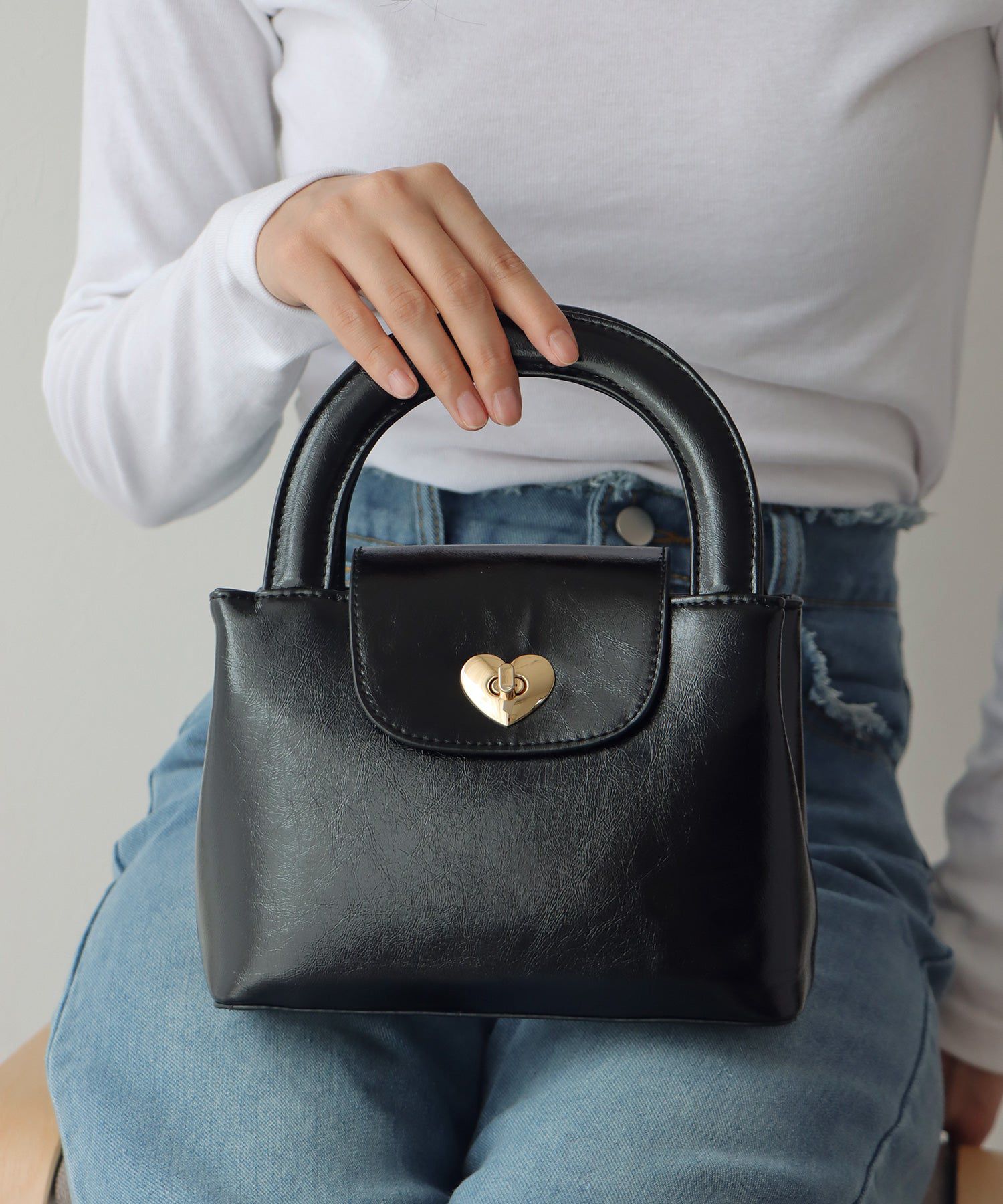 日本 BLUE EAST - 2WAY愛心金釦皮革肩背包-黑