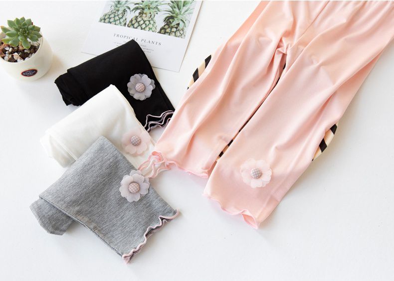 FANMOU - 莫代爾透氣七分內搭褲-甜美花朵-灰色-滾邊顏色隨機