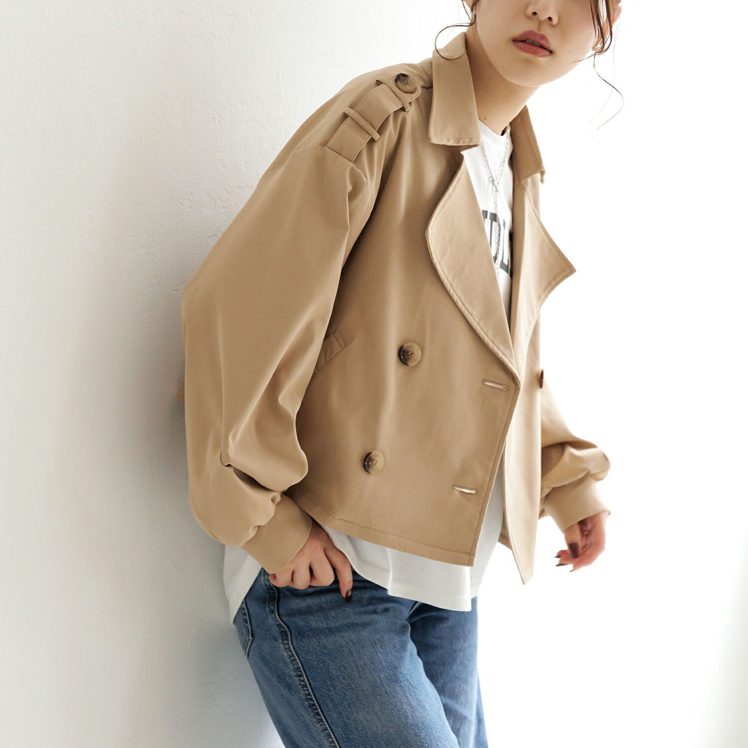 日本 ihuu - 肩緞帶騎士風短版風衣外套-淺軍綠