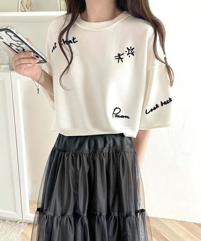 日本 Classical Elf - 率性字母塗鴉落肩寬鬆短袖T恤-燕麥