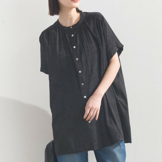 日本 OMNES - 100%棉 透膚感緹花短袖寬版襯衫-黑