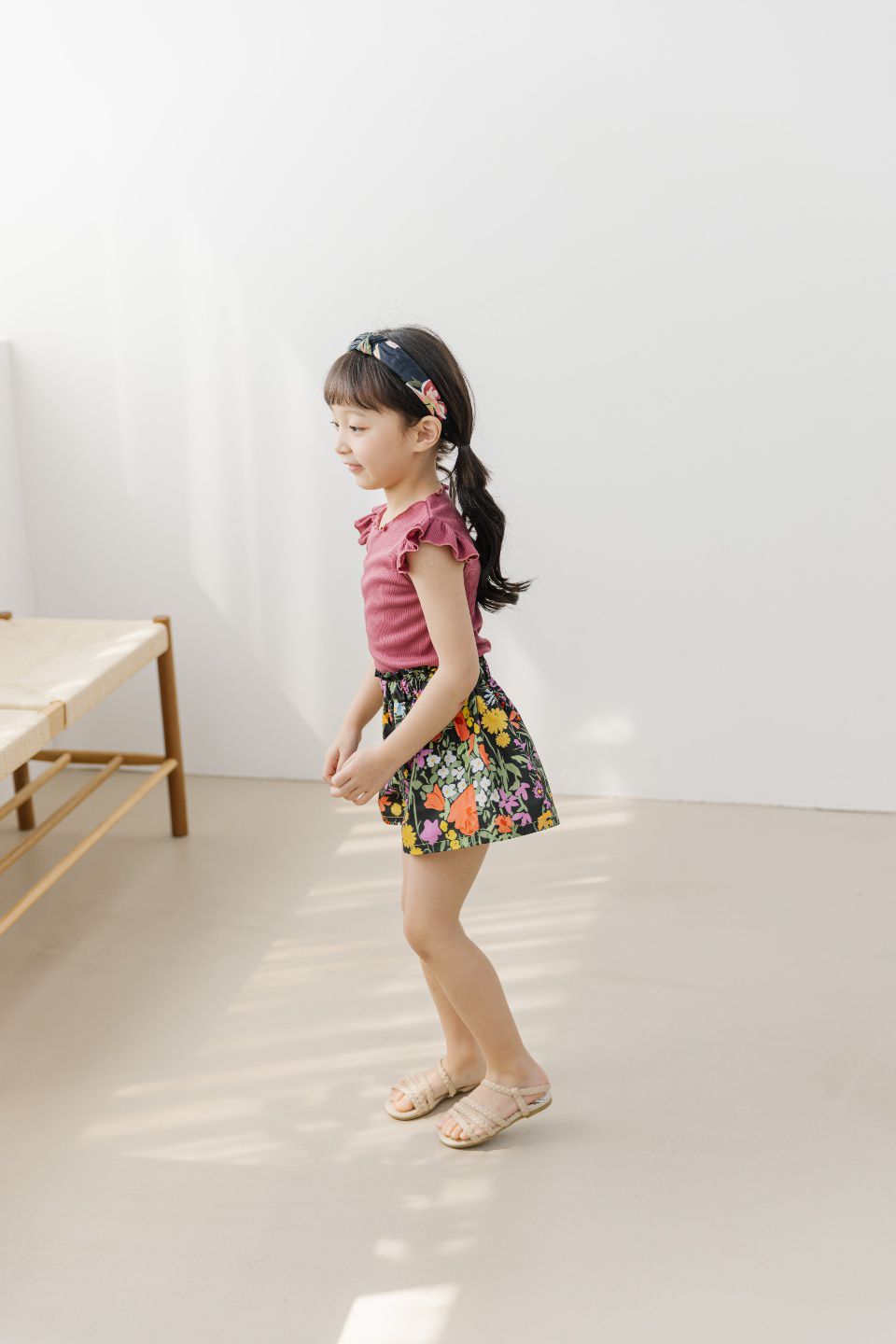 韓國 Orange Mom - 荷葉立體袖卷卷領上衣-酒紅