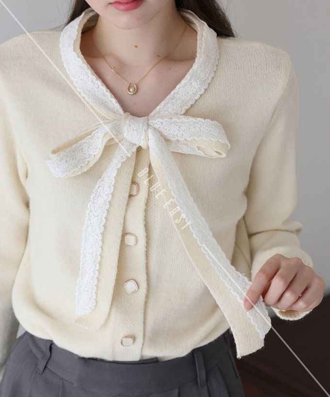 日本 BLUE EAST - 少女爛漫蕾絲蝴蝶結開襟衫-米杏