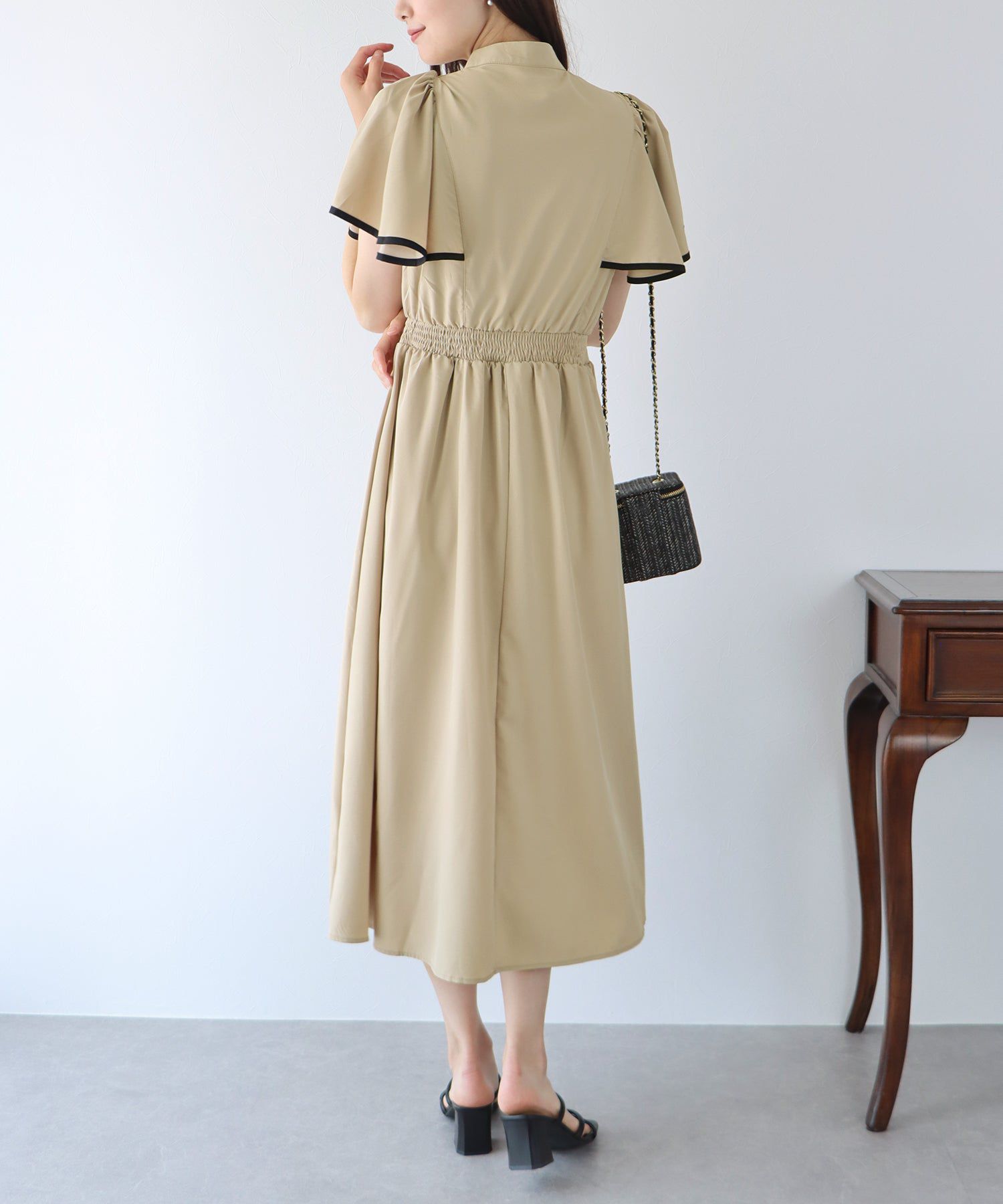 日本 BLUE EAST - 浪漫時光碎花雪紡短袖洋裝-寧靜花園-淺粉紫