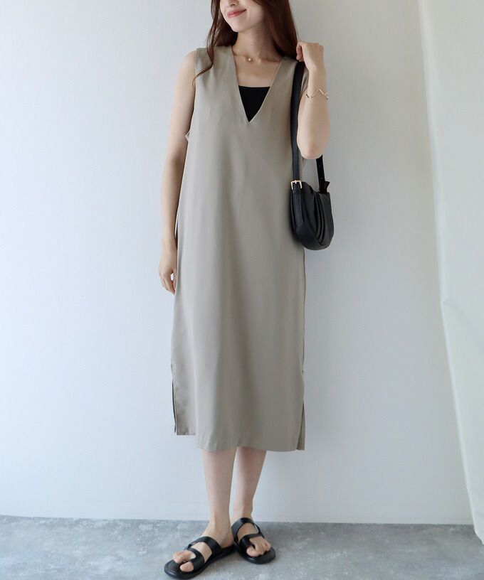 日本 BLUE EAST - 2WAY率性簡約V領連身洋裝/背心裙-黑