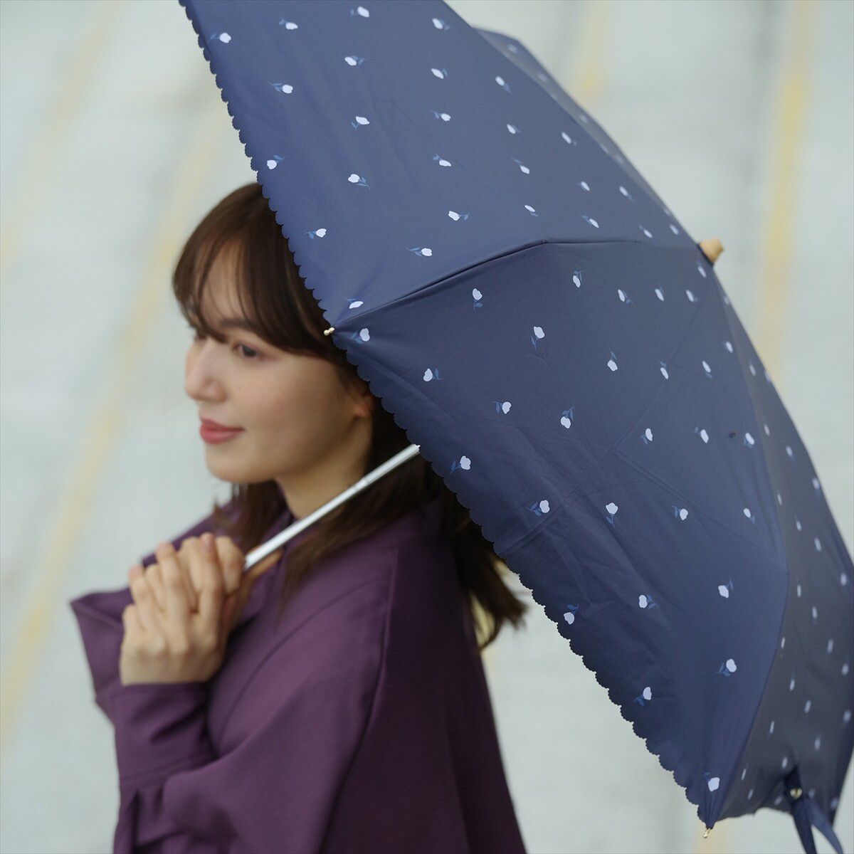 日本 nifty colors - 抗UV輕量 晴雨兩用折疊傘(遮光遮熱款)-花瓣傘面/清新小花-白 (直徑90cm/224g)-99.9%