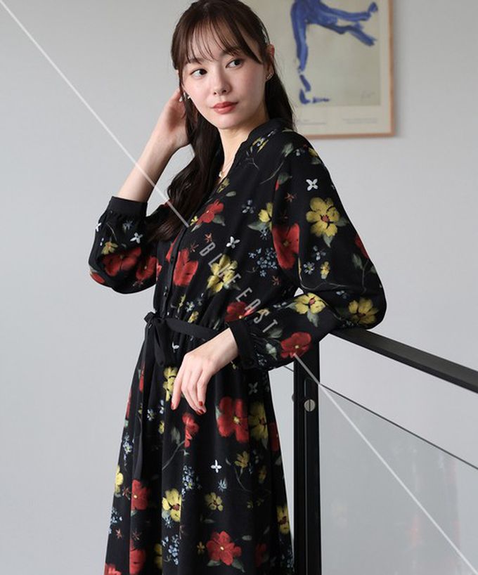 日本 BLUE EAST - 迷人鮮明花朵腰綁帶長袖洋裝-咖啡 (M)