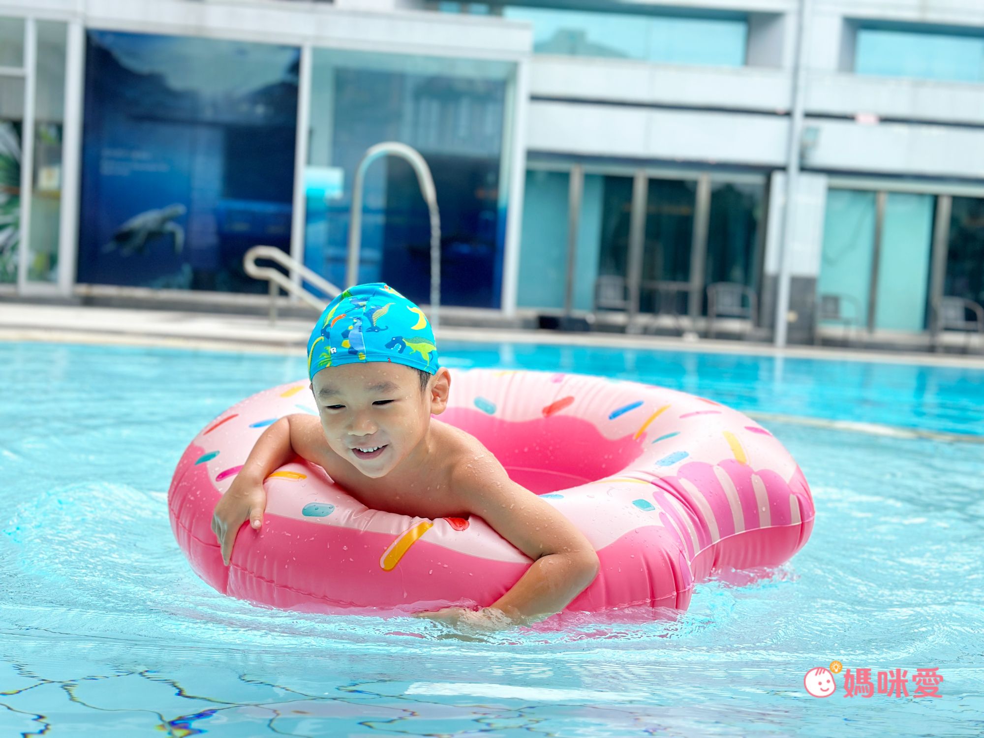 親子友善【承攜行旅 高雄六合館】破百坪賽車場 / 戶外泳池