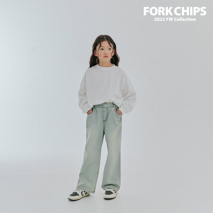 韓國 FORK CHIPS - 品牌刺繡點綴圓領長袖上衣-象牙白
