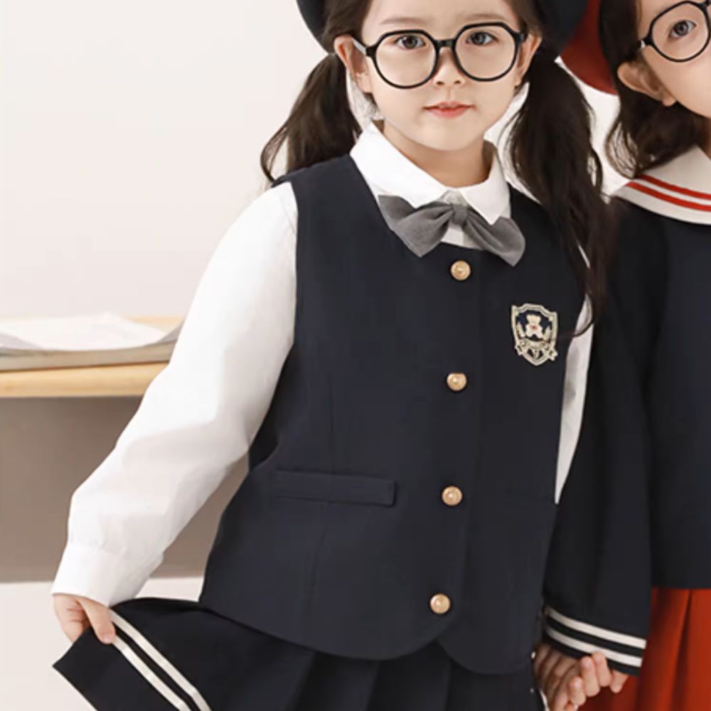 學院風百搭背心-小熊徽章-藏青