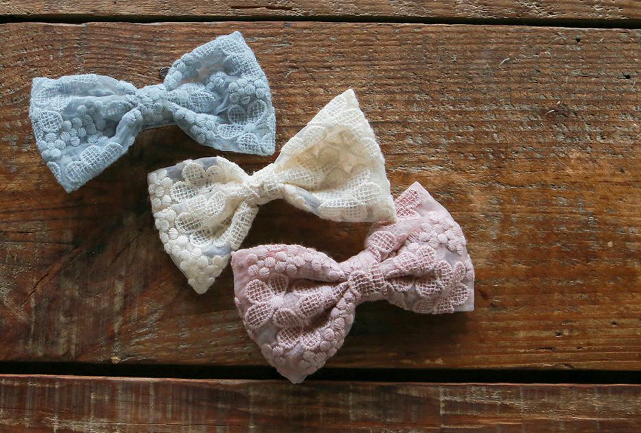 韓國 PuellaFLO - 蕾絲刺繡花朵蝴蝶結髮飾/髮夾-米白