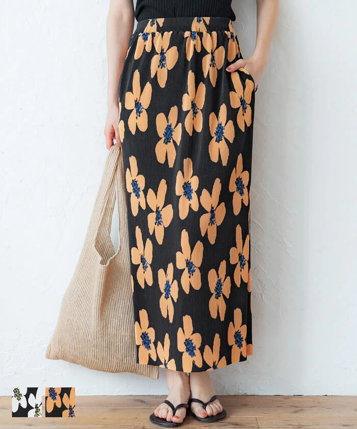 日本 COCA - 熱情花朵細摺長裙-黑底白花