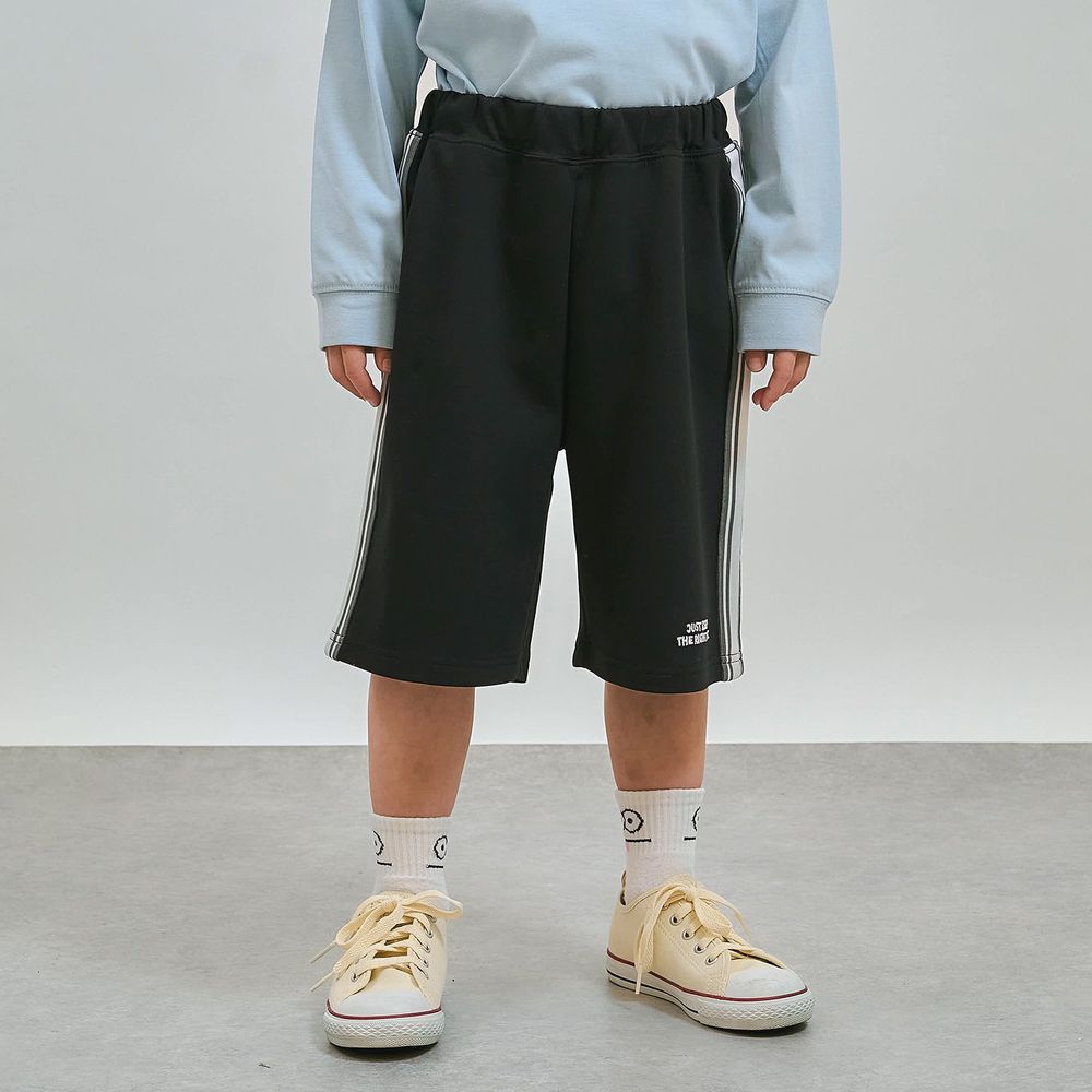 通勤方便側邊條休閒短褲-黑