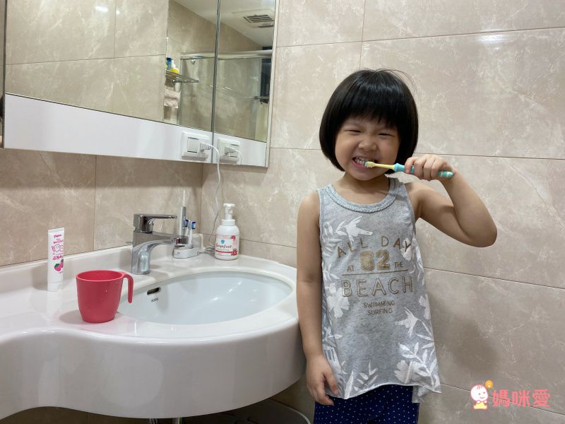 牙科大學共同研發【日本 Richell】 五階段乳齒訓練牙刷