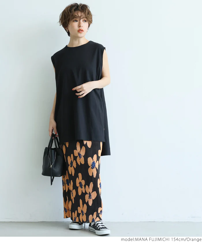 日本 COCA - 熱情花朵細摺長裙-黑底白花