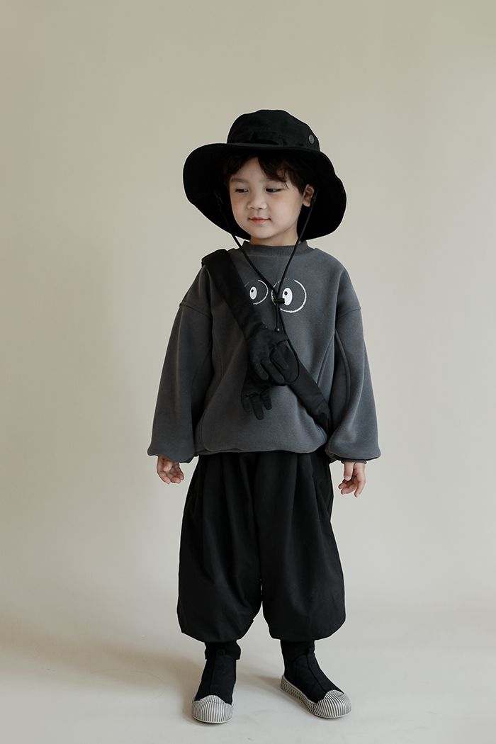 TONGMO - (加絨)圓領長袖上衣/大學T-大眼睛-黑色