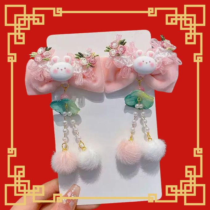 love, charlotte - 可愛小兔粉色絲絨蝴蝶結毛球吊墜髮飾對夾 - 粉紅色