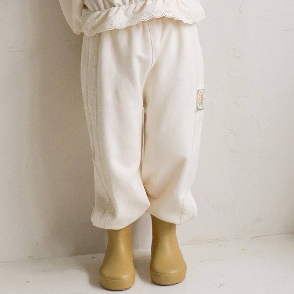 Puellaflo 鬆緊腰玫瑰蕾絲點綴休閒縮口褲-米