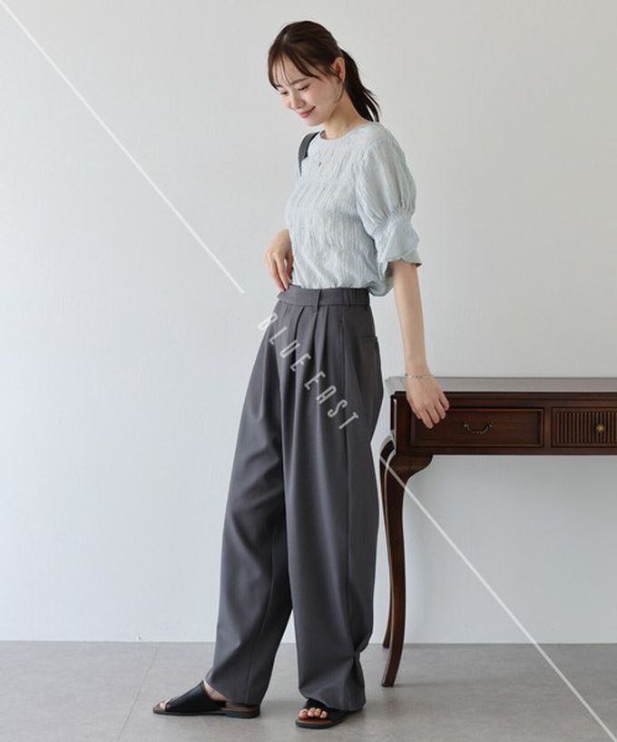 日本 BLUE EAST - 細緻圓點緹花透膚短袖上衣-卡其