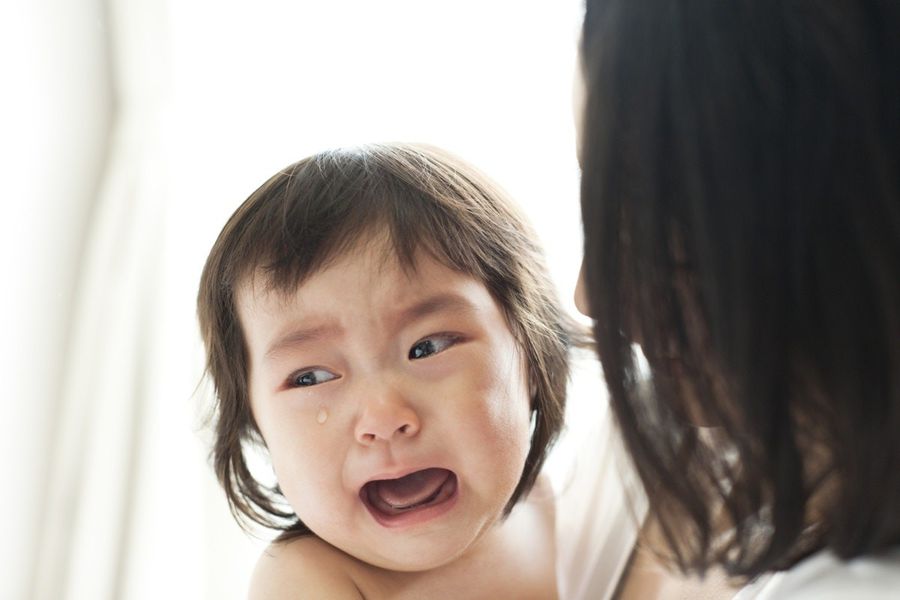 孩子哭鬧又討抱,怎麼辦?|親子相處不煩惱