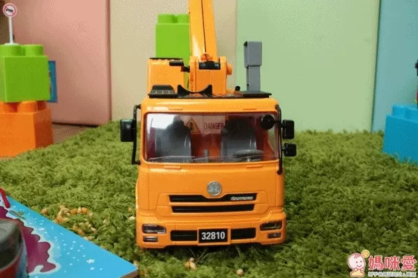 小小家 工程小車車 磨輪巨型起重機