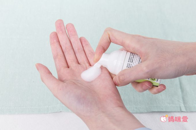 衛生股長 DR. WELLSON - 乾洗手泡泡隨身瓶/抗菌慕斯/泡沫乾洗手/採用獨家奈米金銀同帖抑菌技術-清新無香-30ml