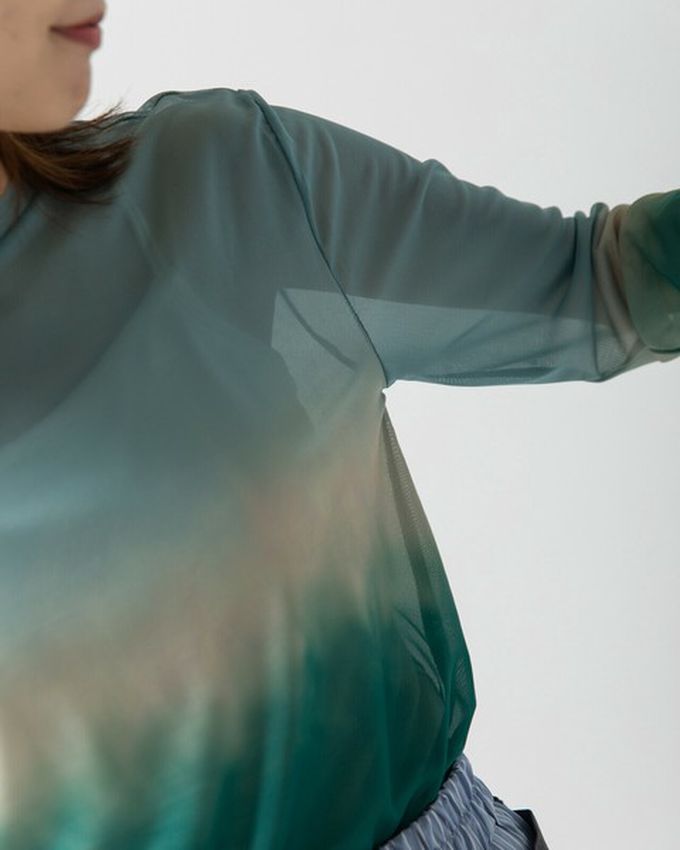 日本 gleam - 唯美漸層透膚圓領長袖上衣-橙棕x灰藍